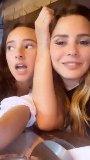 Eman El Assi Instagram - a3rf ezay enk my mom mesh khtfani zai ebn gaafar 🥺
@emanelassiofficial