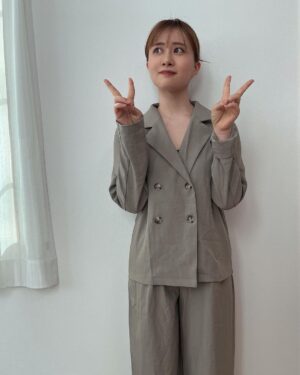 Emi Ōmatsu Instagram - 今ダイエット中なのですが
嬉しいことにすこしずつ痩せてきまして
着られる服も増えてきてとってもハッピーです😘
ワンピース細見えしてめちゃくちゃいいかんじ！セットアップはお仕事にもつかいやすそう！
YouTubeでものせましたが
SHEINのクーポンコードいただいたので
ぜひつかってください☺️『emirin』です☺️

#SHEINforall #SHEIN #PR