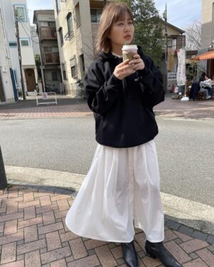 Emi Ōmatsu Instagram - 全身エドナ！
パーカもワンピースもかわいいので
我ながらめちゃくちゃお気に入りです🥺🥺🥺
イェイイェイウォウウォウ！
次のシーズンのお洋服もいま色々考えてます〜
みなさんどんな服がほしいですか？☺️☺️☺️
