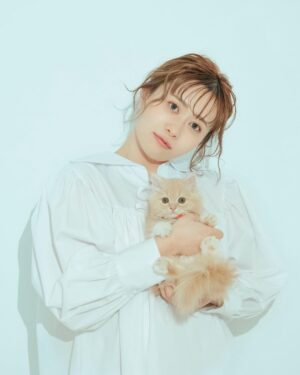 Emi Ōmatsu Instagram - 改めまして
あけましておめでとうございます
今年は寅年！
トラといえばネコ科なので
愛猫めんまとの写真を
2022年初投稿とさせていただきます。
（PS:すみません
トラ年とか関係なくネコとの写真あげたいだけです。）