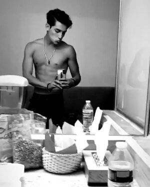 Emilio Osorio Instagram - Las dos perspectivas del cholo son hermosas y con esos músculos 💪🏼 aaaaaaaaaaaaaaaaaaaaaaaaaaaaaaaaaaaaaaaa perdón 😂😂😂😂 @emilio.marcos