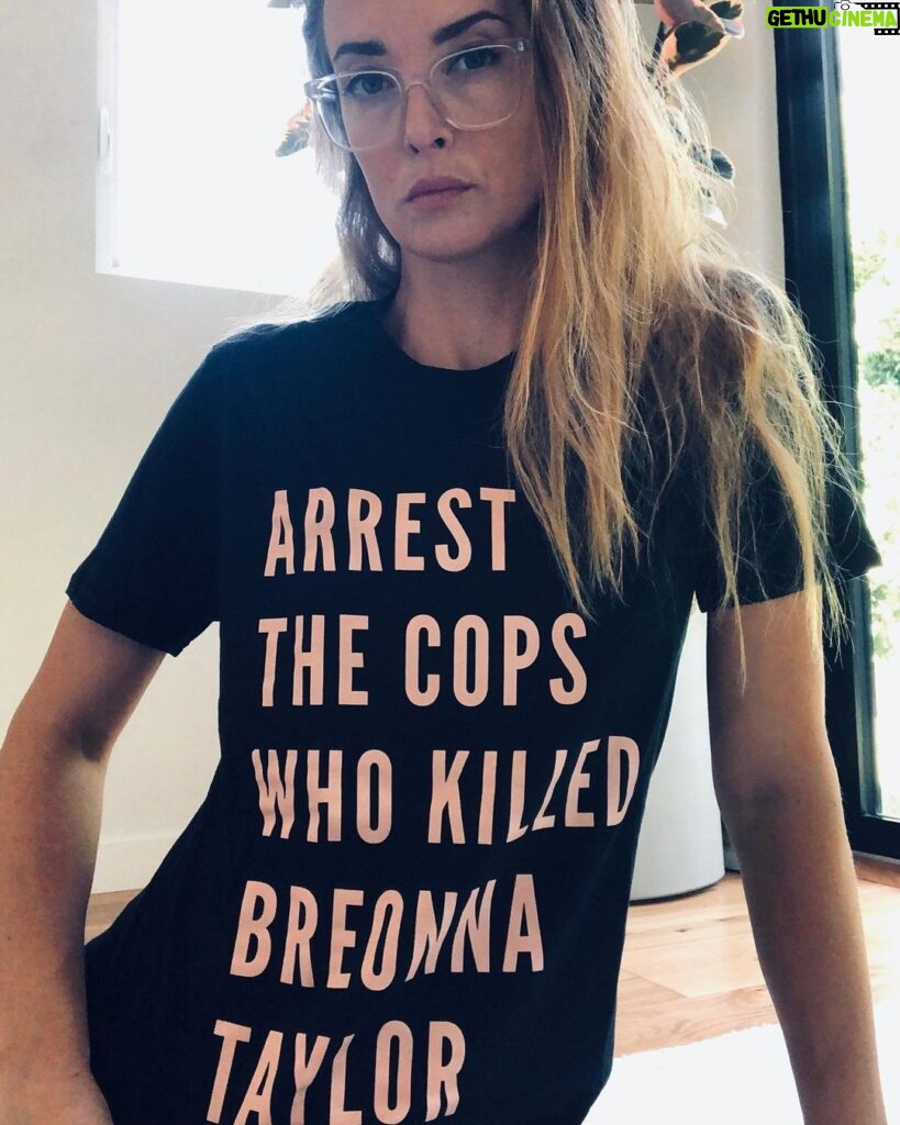 Emily Baldoni Instagram - It’s been 150 days since Breonna Taylor was murdered in her sleep by Jonathan Mattingly, Brett Hankison, and Myles Cosgrove—and her killers have not been charged. ⁣ ⁣ Too often Black women who die from police violence are forgotten. Let’s stay loud, keep demanding justice for Breonna and her family, and SAY HER NAME. ⁣ ⁣ This campaign and t-shirt was created by @phenomenal in partnership with the Breonna Taylor Foundation, to which all profits will be donated. (Art by @arlyn.garcia)