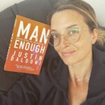 Emily Baldoni Instagram - One of my favorite books just came out in paperback. And it’s message is more important now than ever ✨ Link in bio! #manenough @justinbaldoni