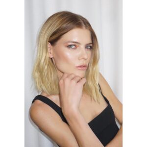 Emma Greenwell Instagram - Styled by: @daniellenachmani 
Hair: @bobbyeliot 
Make Up : @jennakristina
