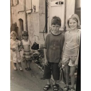 Emma Greenwell Instagram - Miss my fam, miss my friends ❤️