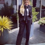Emma Roberts Instagram - Catch me talking #maybeido on @j_corden tonight! 🪩🖤