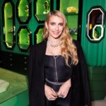 Emma Roberts Instagram - @swarovski lights up 5th avenue celebrating their new flagship store opening and exclusive collaboration with @skims 💎 absolutely obsessed! #swarovskixskims #swarovski 💚🪩
