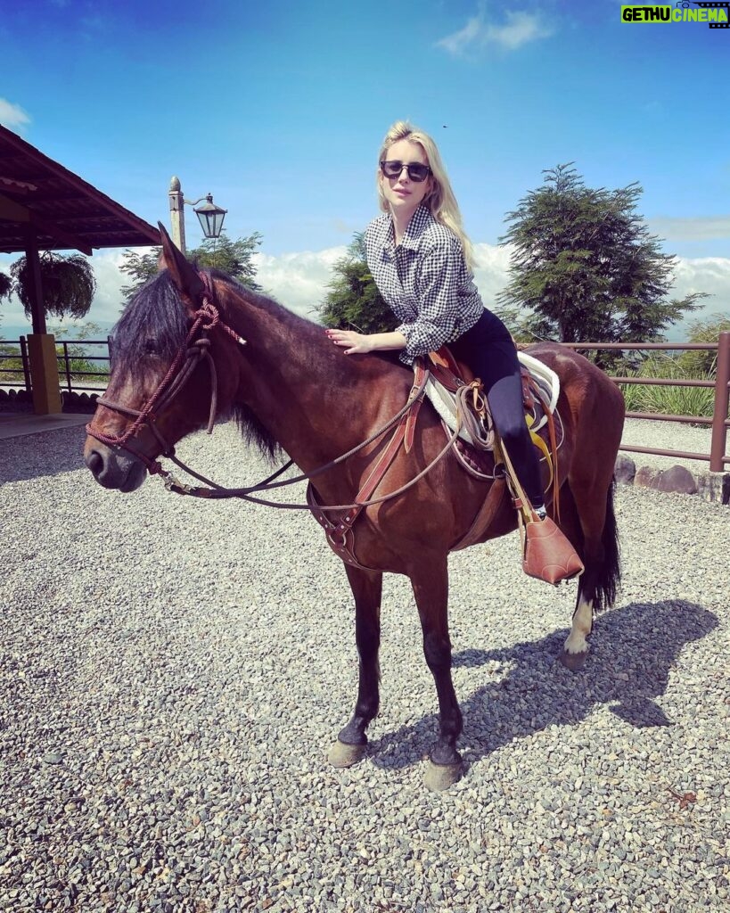 Emma Roberts Instagram - Loved getting to ride again 🐎 💙 @altagraciaauberge