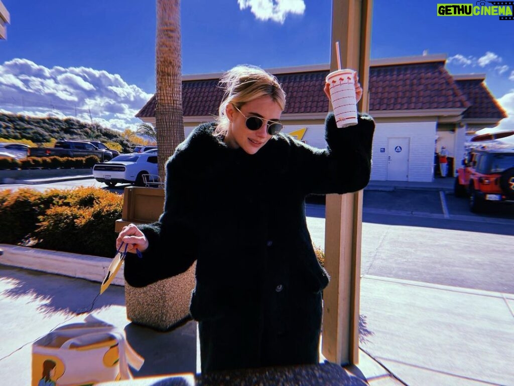 Emma Roberts Instagram - Cheers to the new year my loves 📸 @lilykershaw