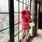 Emma Roberts Instagram - good morning new york 🍎