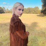 Emma Roberts Instagram - next adventure 🐎 new favorite jacket courtesy of @theludlowshop 🏔