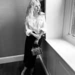 Emma Roberts Instagram - “There are certain qualities of light that blur the years.” @emilystjohnmandel 📚 #stationeleven one of my absolute favorite books @belletrist