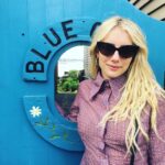 Emma Roberts Instagram - 🐳 📖 weekend trip 💜💙