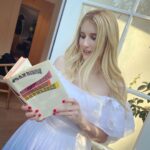 Emma Roberts Instagram - #firstedition #joandidion for my 30th ⭐️ @sweeneydavidm & @semanovich @realestateartdesign 💕🧡💛