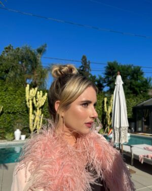Emma Roberts Instagram - L O V E R 💗