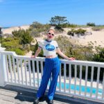 Emma Roberts Instagram - thank you @airbnb for the stay & making my #MDW memorable 🏖️ long weekends out east are the best 💙🌊☀️