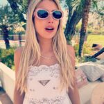 Emma Roberts Instagram - I don’t know what I like more…the desert or dessert 🌴 🍦