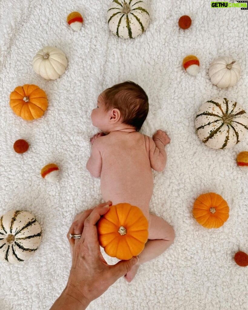 Emmy Buckner Instagram - My lil’ pumpkin booty 🎃