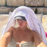 EnjoyPhoenix Instagram – Un EVJF, du soleil, de l’amour et de la détente, bref un bon week-end 💖 Dans quelque semaines ma petite sœur sera mariée ✨ Parmilieu, Rhone-Alpes, France