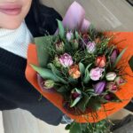 EnjoyPhoenix Instagram - dans ma pellicule 🎞️ 1. Les travaux commencent 🔨 2. Les fleurs de Saint Valentin 💘 3. Un tournage épuisant 🫣 4. J’ai pas les mots 🥹 5. La future cuisine !!! ✨ 6. Ça va durer 1 semaine 🐴