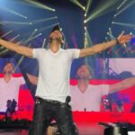 Enrique Iglesias Instagram - #thankyou #Poland for an unforgettable night!!! 🇵🇱 🇵🇱 🇵🇱 🇵🇱 🇵🇱🙏🏻🙏🏻🙏🏻🙏🏻🙏🏻 Kraków, Poland