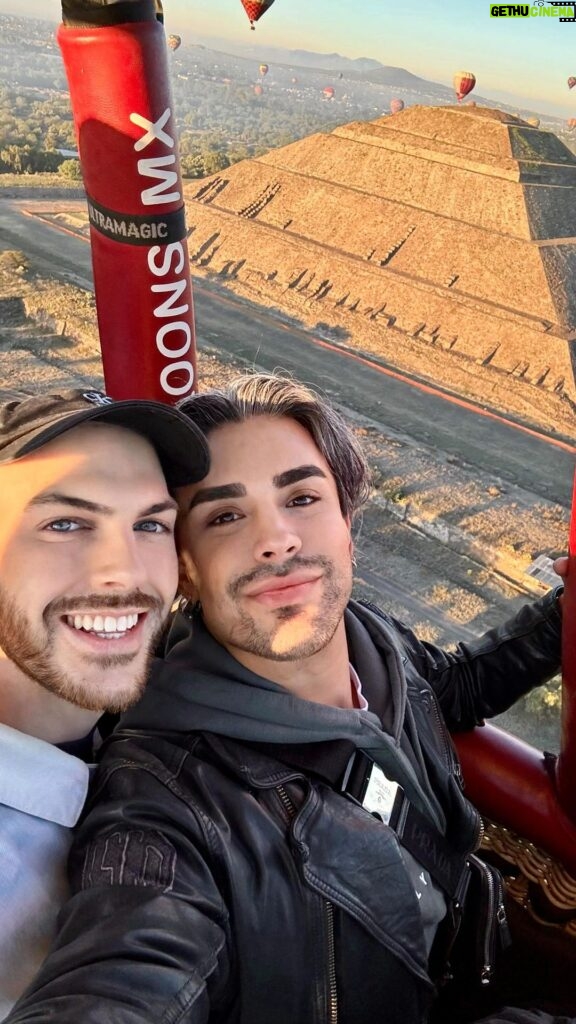 Envy Peru Instagram - Well, I overcame my fear of heights by flying over the Pyramids of Teotihuacán, in a balloon 🎈😱 One of the coolest things I’ve done to be honest! Would you do it 😉? #Teotihuacan #Pyramids #Airballoon #Mexico #Travel #lgbtq Piramides de Teotihuacan