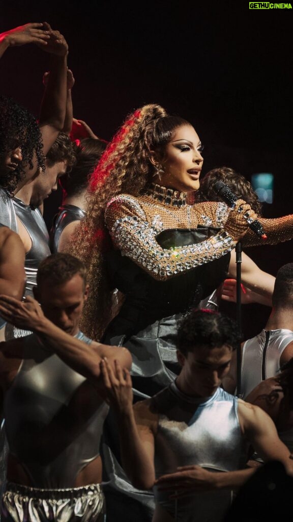 Envy Peru Instagram - ✨Queen B said “The Renaissance is not over” 😱✨ Already one week ago since the Werq The World show. So many amazing video’s and so hard to pick parts. For the ones who weren’t there I’ll upload some of my favourite parts in the coming days 🫶🏼✨ Cover Photo: @andyonderstal #rupaulsdragrace #werqtheworld #ziggodome #renaissanceworldtour #beyonce #dancers #renaissance Ziggo Dome Amsterdam