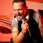 Enzo Salvi Instagram - ⏰️ Il 25 Dicembre alle ore 18:00 ⏰️ ⭕ Enzo Salvi, in arte ??????, classe ‘63, Ostia (RM) ⭕ 🎤 Music Session X ForArtist con “???????” 🎤 👉 Segui ForArtist su IG 🔔 Iscriviti al canale YouTube 🎧 Supporta gli Artisti! 🎸 ForArtist | Powered by @bestcreativestudio.it #EnzoSalvi #ErCipolla #?????? #??????? #MusicSession #ForArtist