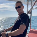 Enzo Salvi Instagram - Sii sempre come il mare che infrangendosi contro gli scogli, trova sempre la forza di riprovarci.