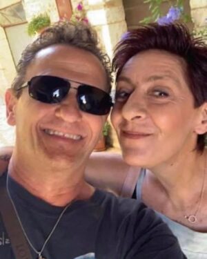 Enzo Salvi Instagram - Oggi 30 Agosto è’ un giorno Speciale ❤️❤️

 "L’amore non consiste nel guardarsi l’un l’altro, ma nel guardare insieme nella stessa direzione. Buon anniversario di Matrimonio a noi ❤️ 31 anni ❤️ Sei il mio tutto ❤️ @garby.63 

Ti ho donato la vita, ma tu hai reso speciale la Mia. Ti voglio bene figlio mio! AUGURI di Buon Compleanno ❤️ 30 anni 🎂 @manuel_salvi_
