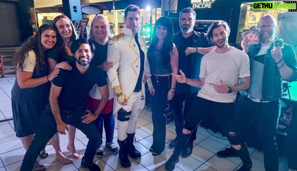 Eric Osmond Instagram - Some #bts of last Saturday's show. 🛸 @sentity_music (left->right) @jade.gottfredson @tiffanygalemuse @ricardo.eua @starzandfxmgmt @ericosmond.official @sueroweofficial Jason @ethan.kart Madison . @cbrian3 @dannydemosi . @jewke_box_hero @rickeyjewkes @dajolleyman . @nicolamity @ericandpepper (Any tags we missed/couldn't find just message us, thx)! 📸: @lenniuitto @lenniuitto.art Provo Towne Centre