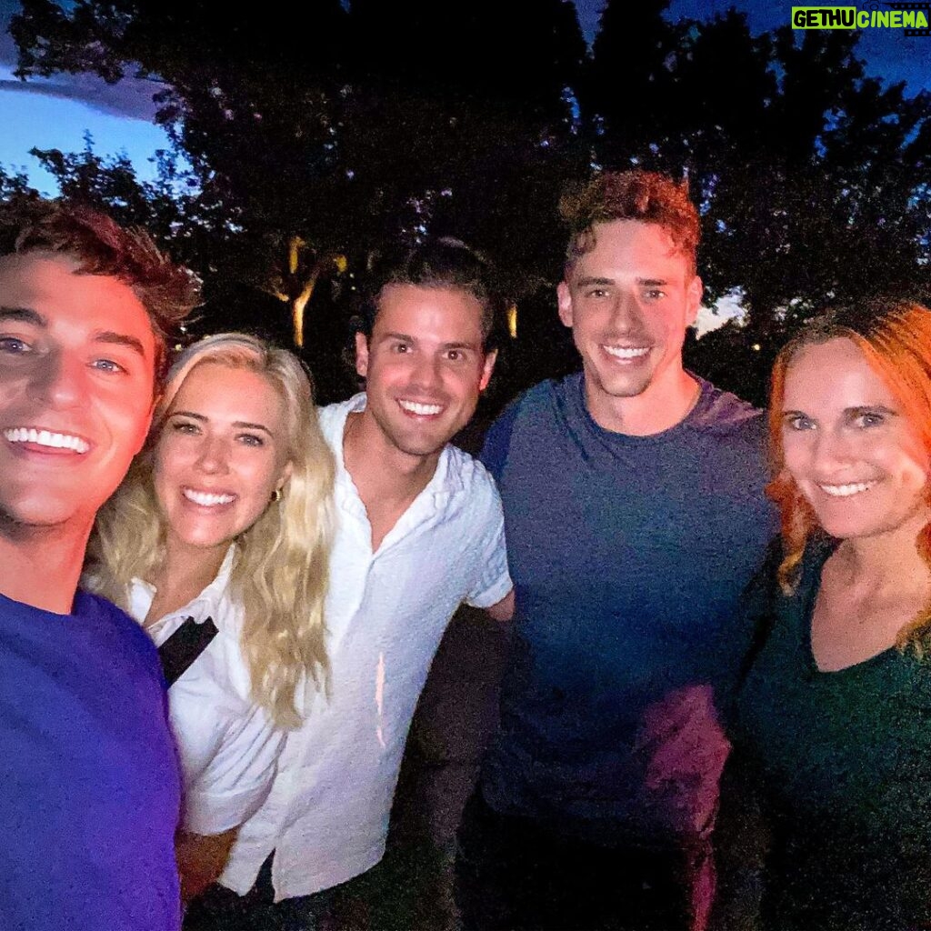 Eric Osmond Instagram - My cousin @chris.osmond is killing it with his new hit song "Side Effects" Go check it out! 🎶👊🏻💥♥️ (Left to right cousins at one of his gigs: @will_wright222 @sophosmondwright @willandsophiawright @chris.osmond @ericosmond.official @nicolamity @ericandpepper ) + Producer Cred: @jedjones.88 Writer Cred: @jedjones.88 @stephaniemabey 🎵 ✍️ 🌎 @sceraupdate SCERA Shell Outdoor Theatre