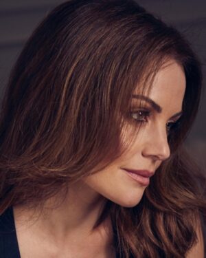 Erica Durance Instagram - Throwback to a photoshoot I did with @j2pix @davidgardnerla @antonmakeup @lvrfashionstylist 
So much fun! Think I’ll do it again ☺️☺️