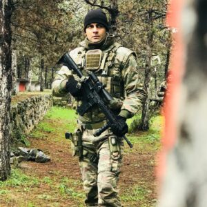Erkan Meriç Instagram - Geliyor gelmekte olan ⚔️ #savaşçı #LimonYapım @limon_film @savascifox