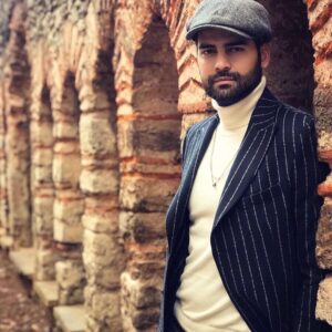 Erkan Meriç Instagram - "İyi insanlar biriktirin azizim.Canın sıkıldığında anlat diyebilen,ağladığında gülmene sebepler bulabilen,merhamet yüklü insanlar." @mesutyarofficial @ferdamesutyar @nazcekem @seldacekem @nurcanerenmusic @stylemaks @norayrisler @islerkarolin @1890suites @ufudik @unaltaylii ismini yazamadığım herkese teşekkürler 🙏🙏