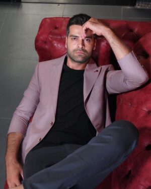 Erkan Meriç Instagram - 👊 @geco_styling 
@baggimenofficial 👊
