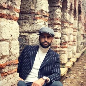 Erkan Meriç Instagram - "İyi insanlar biriktirin azizim.Canın sıkıldığında anlat diyebilen,ağladığında gülmene sebepler bulabilen,merhamet yüklü insanlar." @mesutyarofficial @ferdamesutyar @nazcekem @seldacekem @nurcanerenmusic @stylemaks @norayrisler @islerkarolin @1890suites @ufudik @unaltaylii ismini yazamadığım herkese teşekkürler 🙏🙏
