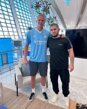 Erling Haaland Instagram - Great to meet this legend here in Abu Dhabi! @khabib_nurmagomedov