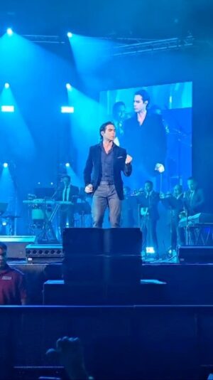 Ernesto D'Alessio Instagram - Secreto de amor 🌹❤️ #GraciasTour #Mcallen