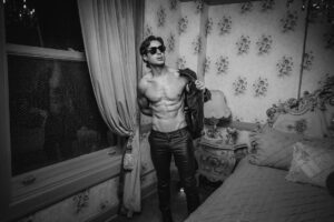 Ernesto D'Alessio Instagram - Welcome to the Jungle 🚬🥃⚠️