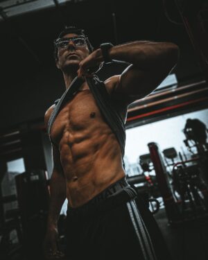 Ernesto D'Alessio Instagram - Así nos vemos después de un mes de gira. #mondaymotivation