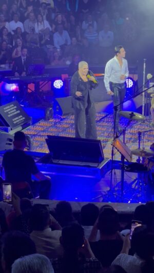 Ernesto D'Alessio Instagram - Que noche tan maravillosa. Gracias Aguascalientes 🌹❤️