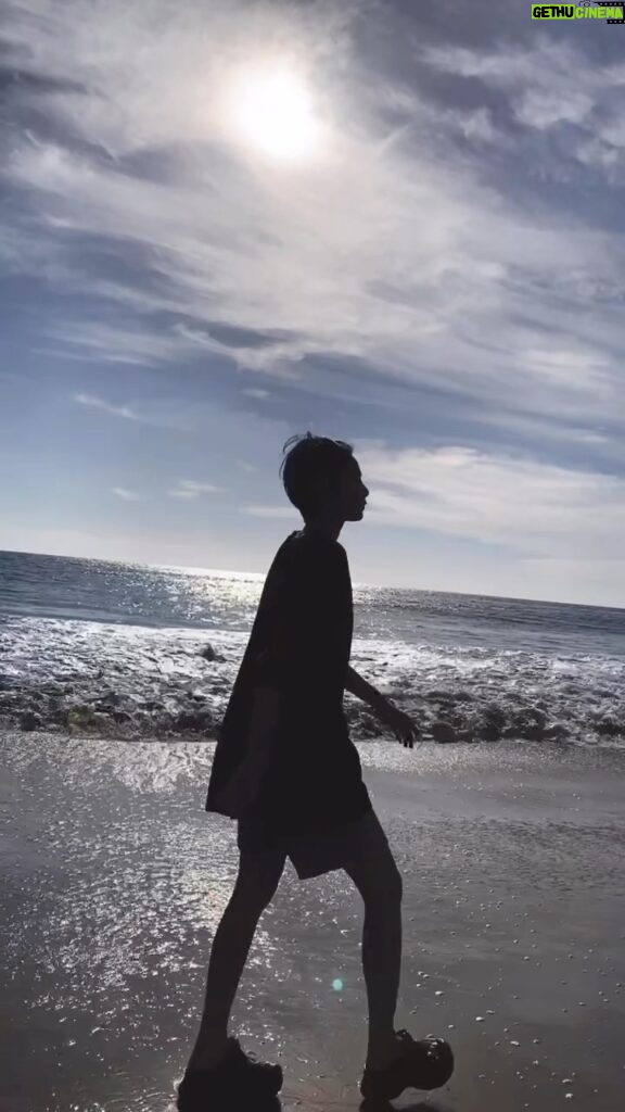 Erol Instagram - ⠀ 陽光 沙灘 海 愛就是愛 週末愉快 ☀🏖🌊🌈 #sun #beach #sealovers #loveislove