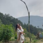 Esra Ruşan Instagram - @yaban_bolu pastoral bir masal diyarısın🌿 lapi, sis, karam ve şala❤️