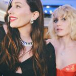 Esra Ruşan Instagram - Bu gece, o gece🌹 jüri seçimimizle, şarkılarımızla her şey olması gerektiği gibiydi. Onur neden foroğraflarda yok, bilmiyorum. Çekememişim 😑 #lohusa 19 ocakta vizyonda!