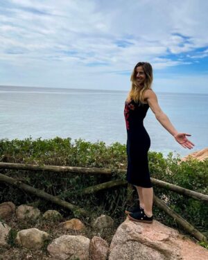 Ester Ledecká Instagram - Mám pár dnů do státnic, takže se učím úplně všude 😄 Koho to taky letos čeká? 👩🏼‍🎓

Just a few days left until my Master’s final exam so I study everywhere I go 😄 Who else is finishing this year? 👩🏼‍🎓

STR

@univerzita_vsfs