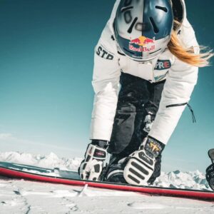 Ester Ledecká Instagram - Prašánek❄️😋

Pow pow day❄️😋

@f2_international
@bogner.fireandice
@levelgloves
@redbull

📷by: @justin_reiter

STR