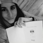 Ester Ledecká Instagram - Jste připraveni na zimní sezónu? Tohle je můj tréninkovej deník. Původně jsem si ho nechala vyrobit pro sebe, protože je to vĕc, bez který nedám ani ránu. Zapisuju si tam kde co. Kromě tréninků i myšlenky, zážitky, plány... a tak mě naštvalo, když se papírový tréninkový deníky přestaly vyrábět. No a protože na vás myslim kudy chodim, tak jsem jich vyrobila pár navíc i pro vás a vlastnoručně je všechny podepsala! Takže kdyby měl náhodou někdo zájem, jsou dostupný na www.icecolours.com (link najdete v biu).😉 Jo a mimochodem pro vás kdo si nepíšete deník je tam spoustu dalších věcí jako hrnky, čepice, trička,...a hromada krásnejch obrazů a grafik od Jonáše (nejlepšího bráchy na světě). @icecolours_com Are you ready for the winter season? This is my training diary. I originally had it made for myself because it's something I can't live without. I write things down. Besides workouts, thoughts, experiences, plans... and I was so upset when paper training journals stopped being made. Well, since I'm thinking of you as I walk, I made a few extra ones for you and signed them all with my own hand! So if anyone happens to be interested, they are available at www.icecolours.com (link in bio)😉. Oh, and by the way, for those of you who don't keep a diary, there's lots of other stuff there like mugs, hats, t-shirts, posters...and a bunch of beautiful paintings and prints by Jonas ( the best brother in the world). STR