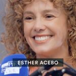 Esther Acebo Instagram - ‘Con los pies en el cielo’ con @estheracebo 🫶🏻 Una de las cosas más duras de ‘alcanzar’ la fama es que aunque tú no cambies de primeras, tu entorno cambia su forma de relacionarse contigo. Somos en relación y cuando de la noche a la mañana el resto de personas empieza a percibirnos diferente o incluso a idealizarnos, eso tiene un efecto y es un proceso aprender a gestionarlo. Tener un sistema de apoyo sólido ayuda, suma y marca la diferencia. La conversación del episodio 3 con Esther fue un regalo porque de verdad conectamos y pudimos fluir de un tema a otro como si fuera una coreografía hablada. Esther se expresa de una forma muy especial, y estoy segura de que escuchar su historia te va a aportar amor y te vas a llevar algo precioso de nuestra conversación 🫶🏻 Podéis verlo en : https://m.youtube.com/watch?v=5rNTbIqK0Mg&t=1305s (enlace en mi perfil + stories) ✄———————————————/ Entrenamiento Emocional Artistas Programa coaching: SATISFACTION Podcast: ‘Con los pies en el cielo’ 👉🏻 www.Ixiavila.com