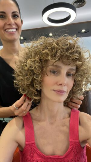 Esther Acebo Instagram - Rizos, barros y charLa buena ✨🦁 
con @amparocarratala 💖
